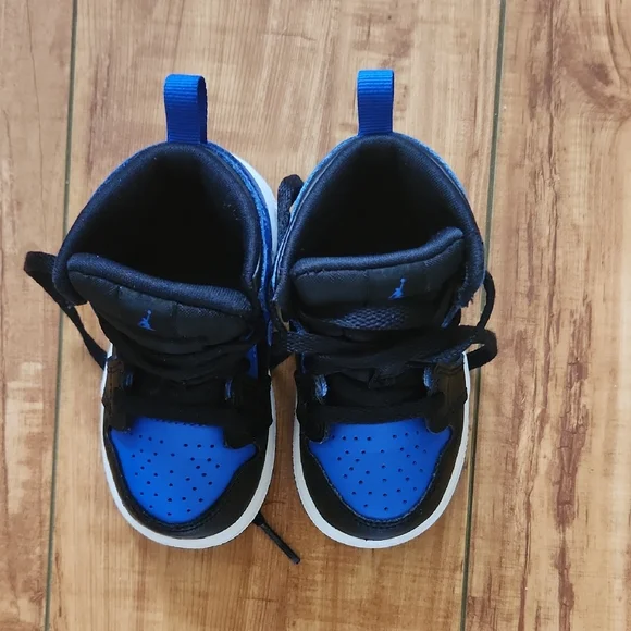 Jordan Black and Blue Iconic Sneakers - Picture 3 of 6